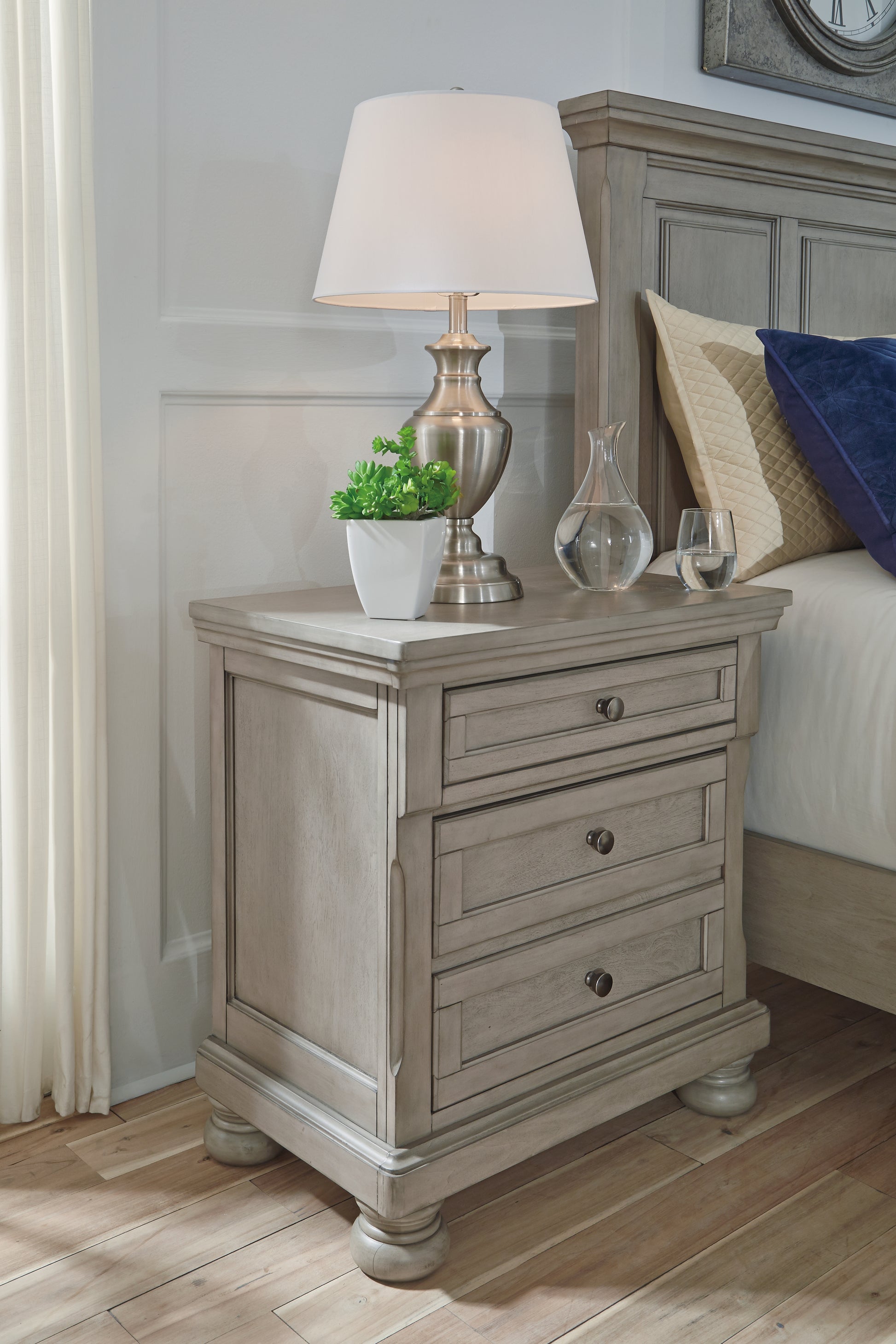 Cassel Furniture Outlet - Ashley Furniture - Lettner Bedroom - California King Sleigh Bed / Light Gray - B733B36