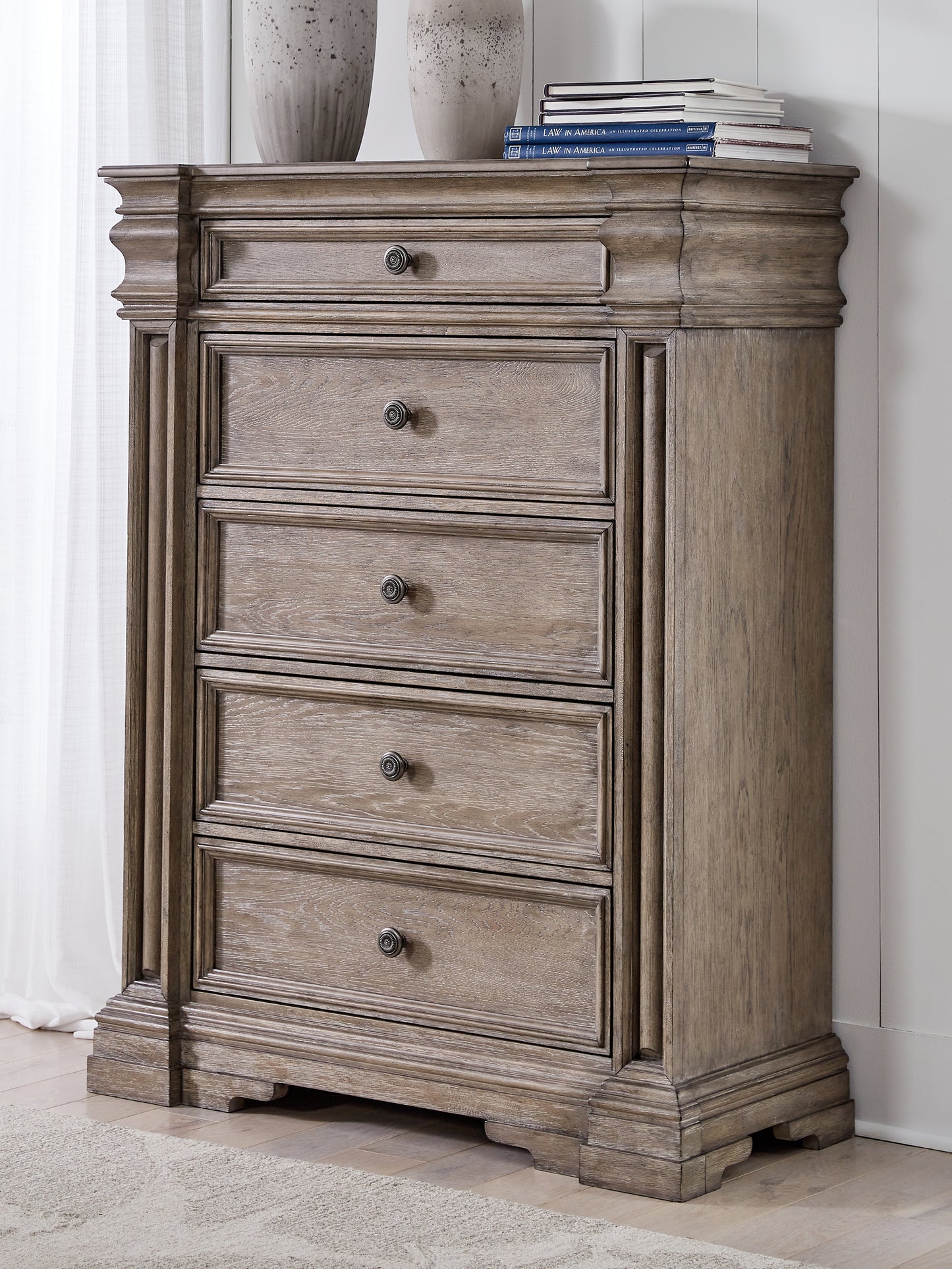 Cassel Furniture Outlet - Ashley Furniture - Blairhurst Bedroom - Five Drawer Chest / Light Grayish Brown - B916-46