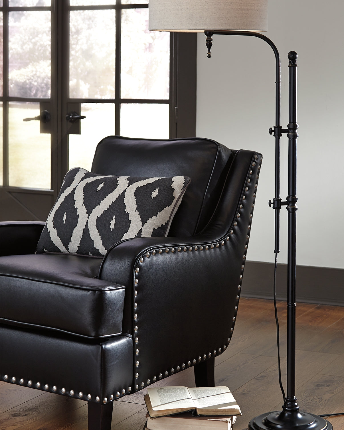 Cassel Furniture Outlet - Ashley Furniture - Anemoon Lighting - Metal Floor Lamp (1/CN) / Black - L734251