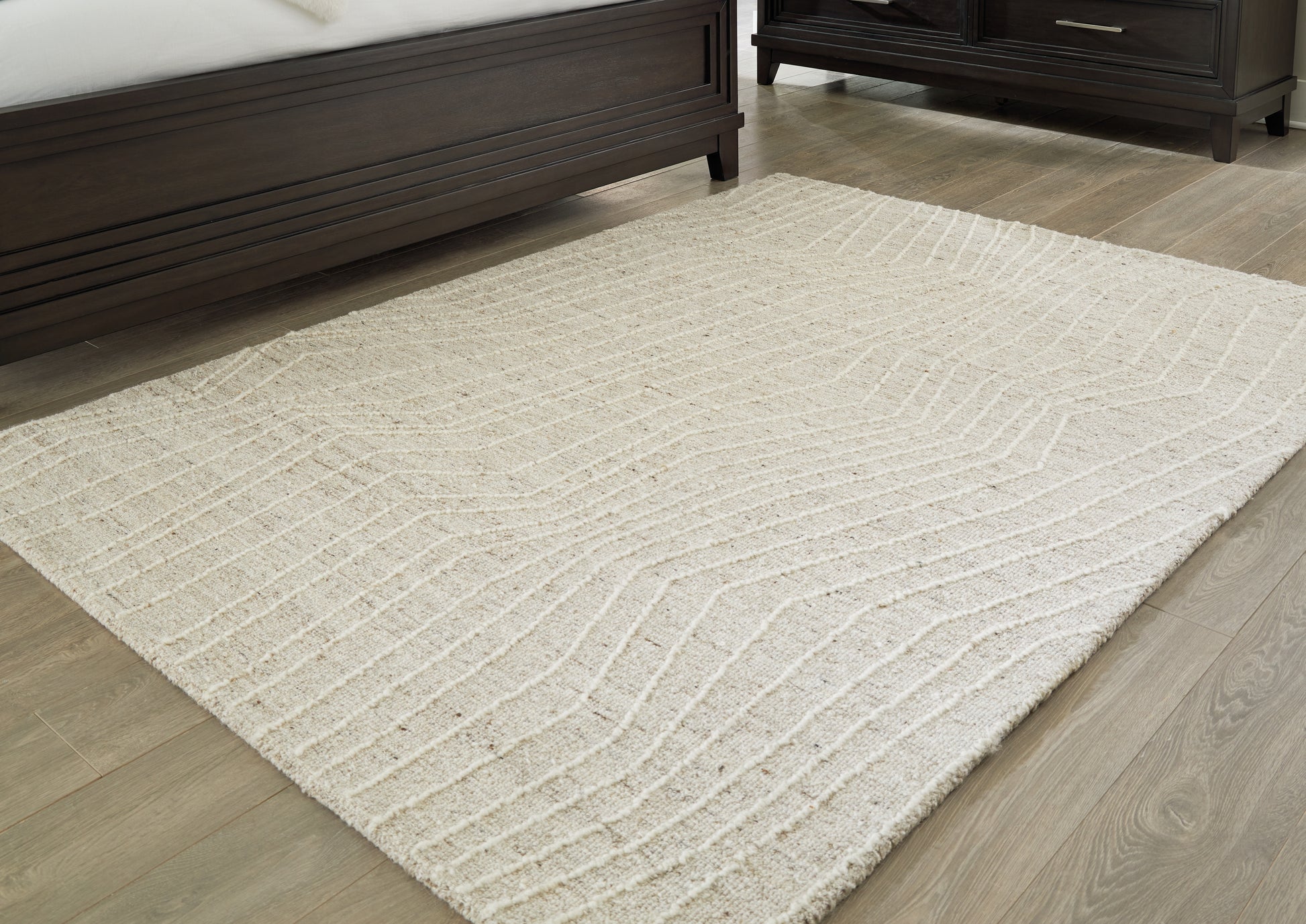 Cassel Furniture Outlet - Ashley Furniture - Varahill Rug - 8' x 10' Rug / Gray/Ivory - R406931