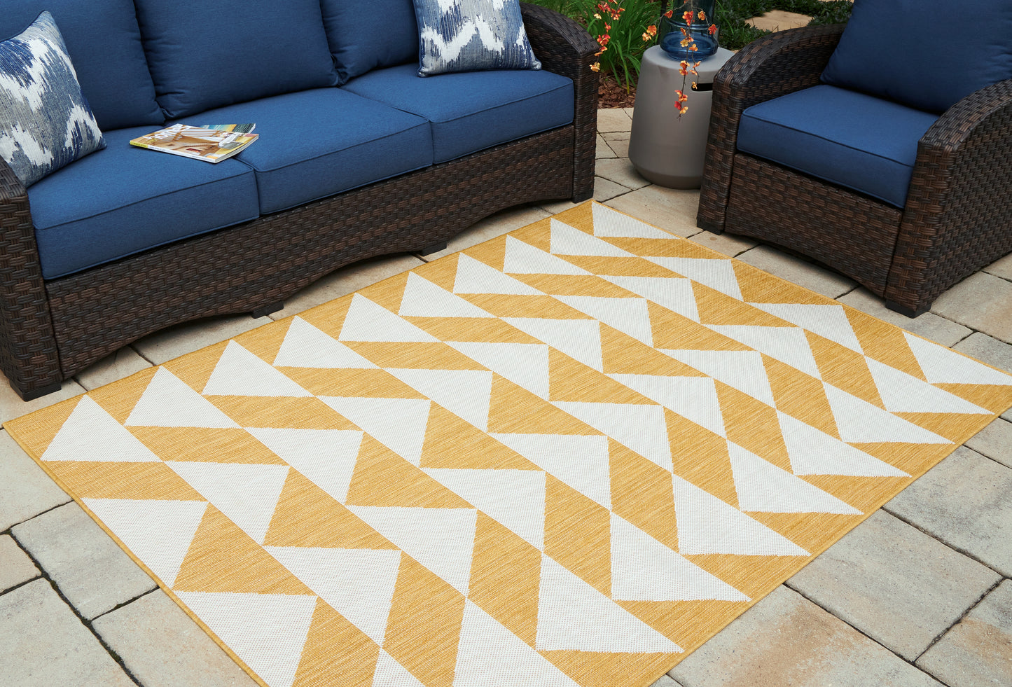 Cassel Furniture Outlet - Ashley Furniture - Thomley Rug - 8' x 10' Rug / Ivory/Yellow - R900061