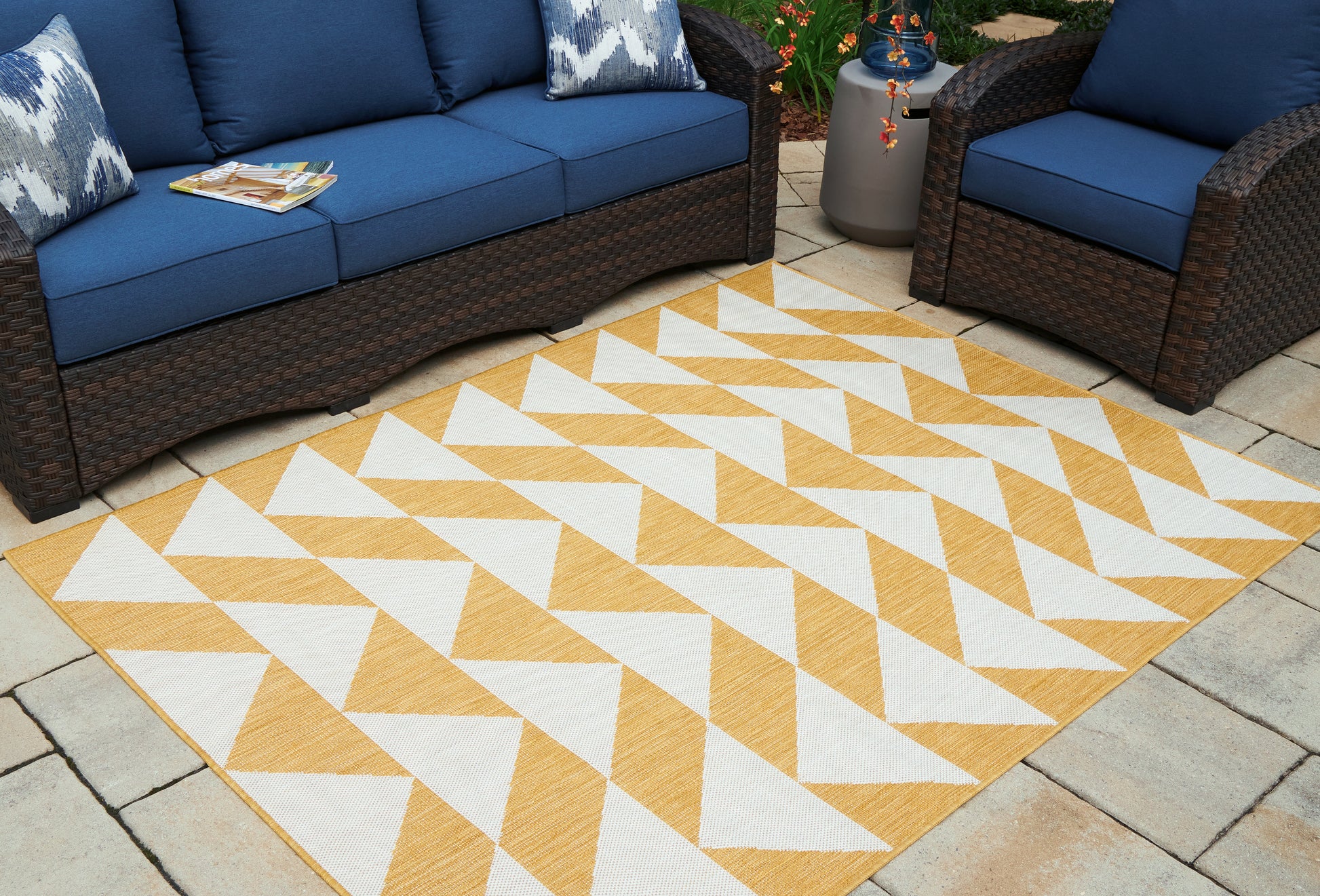 Cassel Furniture Outlet - Ashley Furniture - Thomley Rug - 8' x 10' Rug / Ivory/Yellow - R900061
