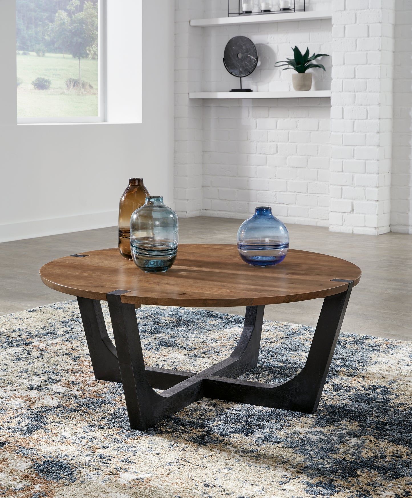 Cassel Furniture Outlet - Ashley Furniture - Hanneforth Coffee Table - Round Cocktail Table / Brown/Black - T726-8