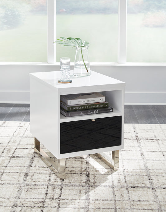 Cassel Furniture Outlet - Ashley Furniture - Gardoni Chairside End Table - Chair Side End Table / White/Black - T756-7