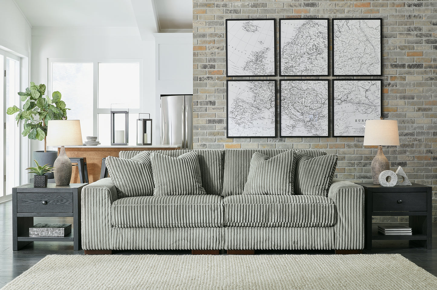 Lindyn Sectional