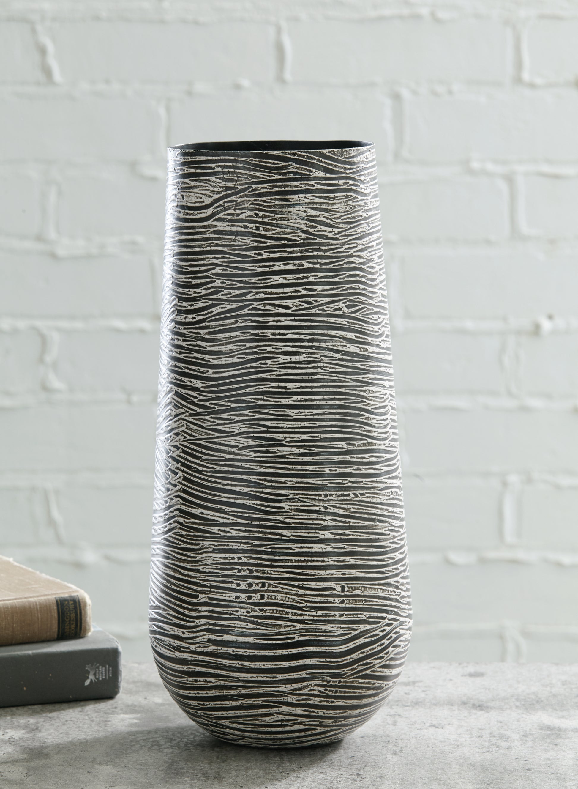 Cassel Furniture Outlet - Ashley Furniture - Fynn Vase - Vase / Antique White - A2000517