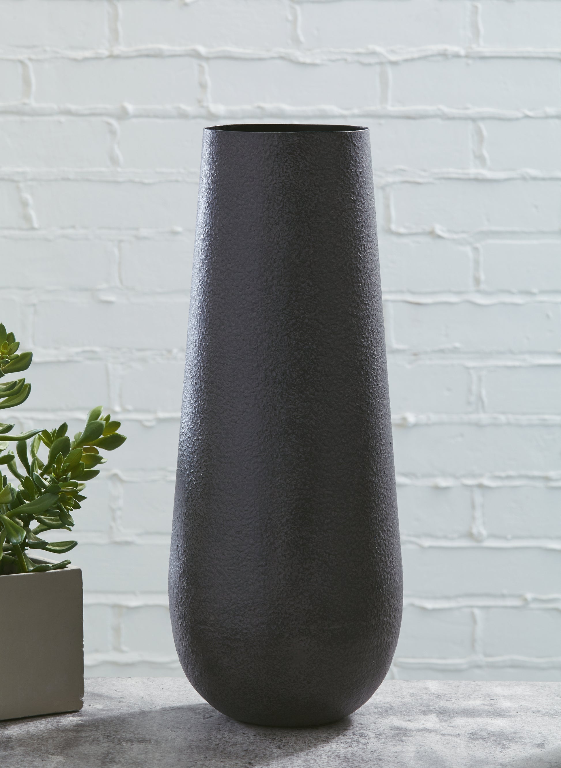 Cassel Furniture Outlet - Ashley Furniture - Fynn Vase - Vase / Antique Brown - A2000516