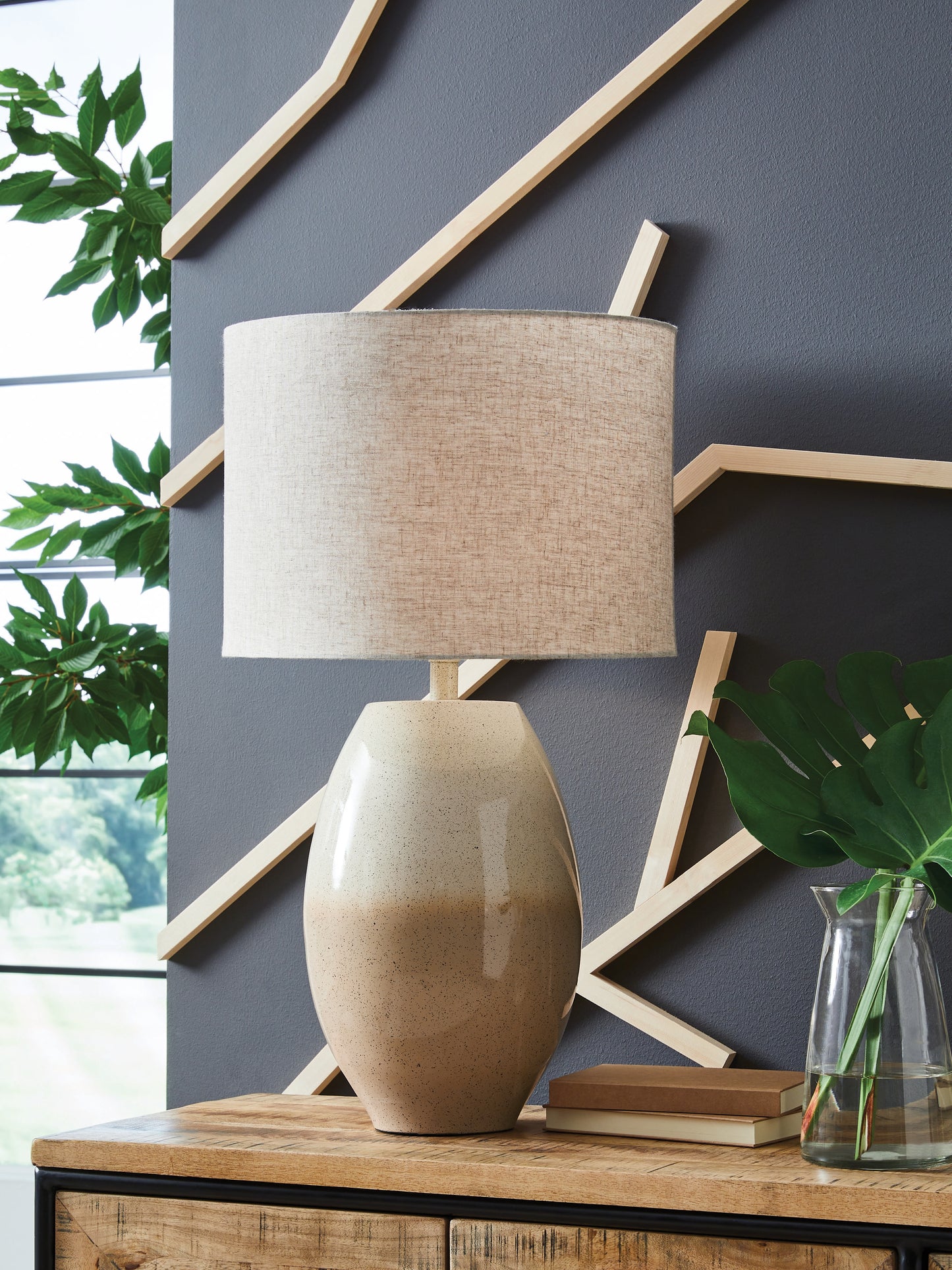 Cassel Furniture Outlet - Ashley Furniture - Linas Lighting - Metal Table Lamp (1/CN) / Cream/Beige - L207594