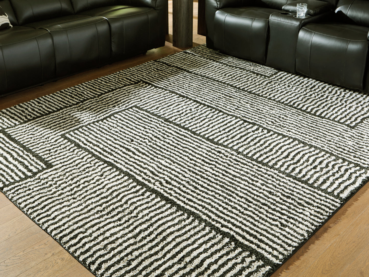 Cassel Furniture Outlet - Ashley Furniture - Kurtmen Rug - 5' x 7' Area Rug / Black/Ivory - R407592