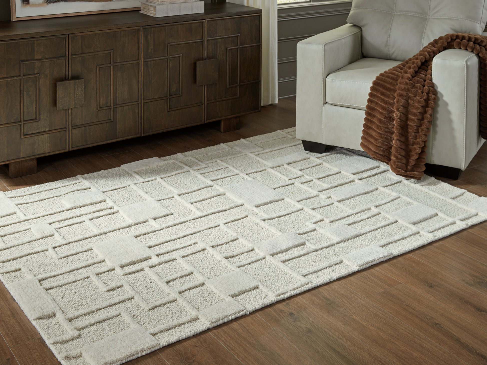 Cassel Furniture Outlet - Ashley Furniture - Empriss Rug - 5' x 7' Area Rug / Ivory - R407622