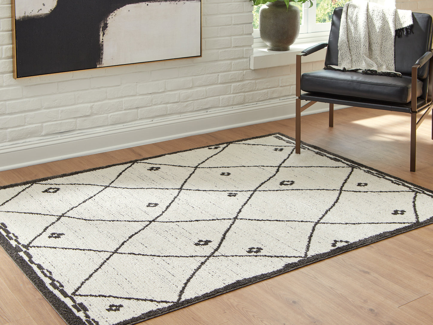 Cassel Furniture Outlet - Ashley Furniture - Fenriston Rug - Medium Rug / Cream/Black - R408302