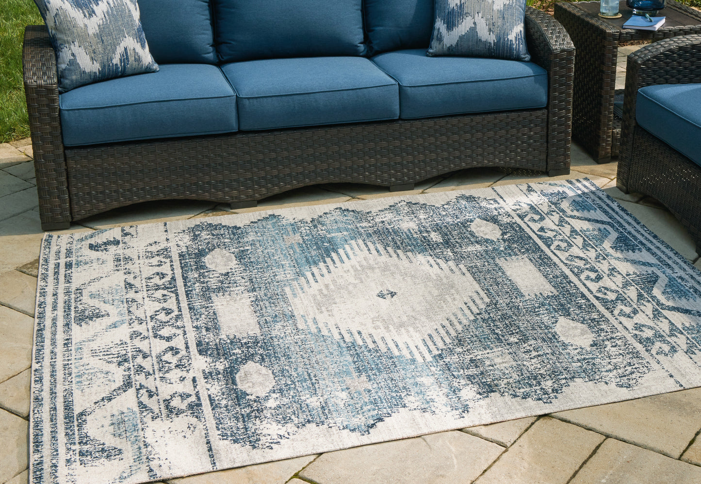 Cassel Furniture Outlet - Ashley Furniture - Daddridge Rug - 8' x 10' Rug / Blue/Gray/Ivory - R900101