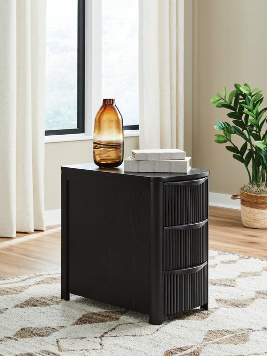 Cassel Furniture Outlet - Ashley Furniture - Camdill Chairside End Table - Chair Side End Table / Black - T208-117