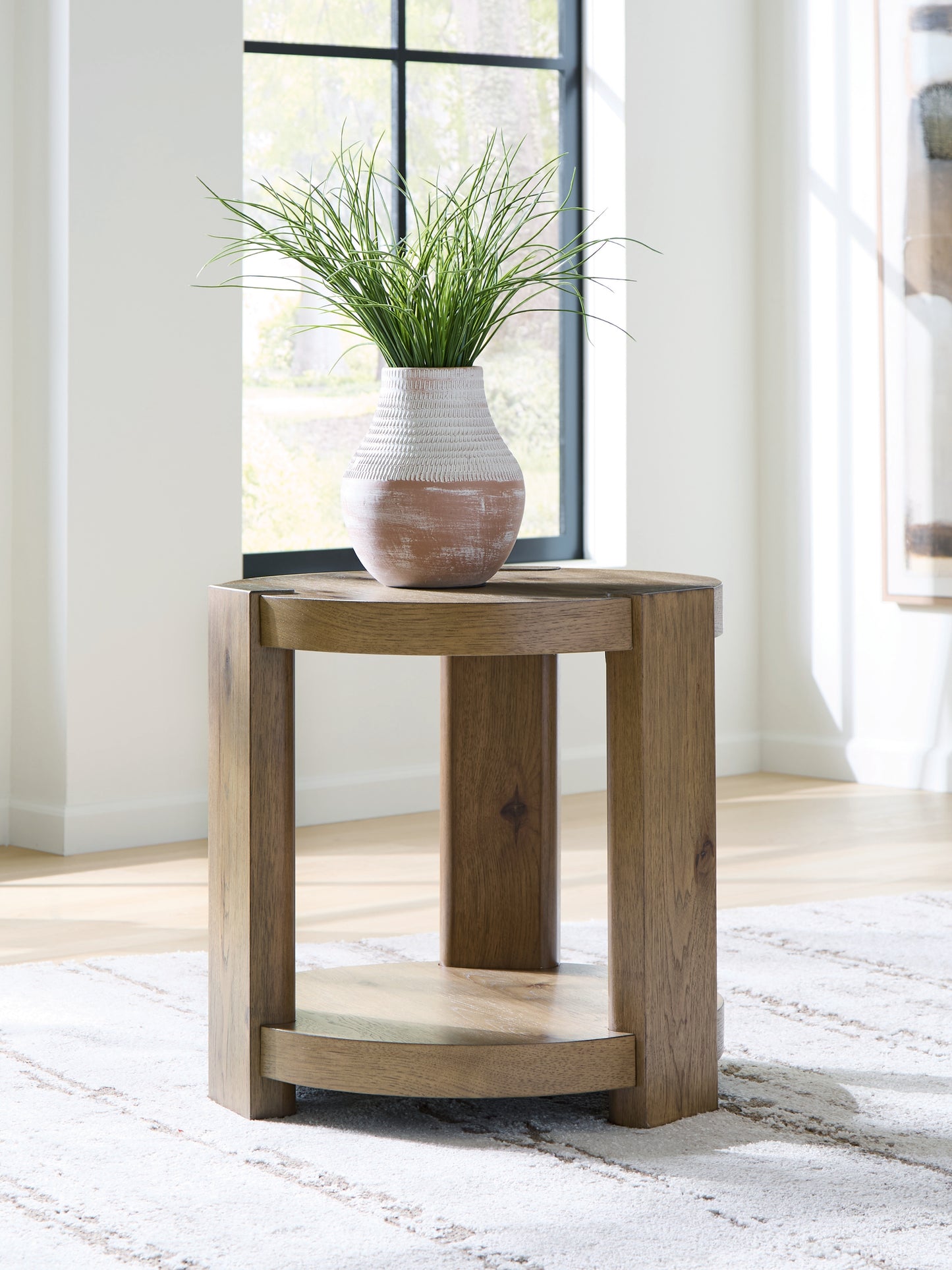 Cassel Furniture Outlet - Ashley Furniture - Flangren End Table - Round End Table - T553-6